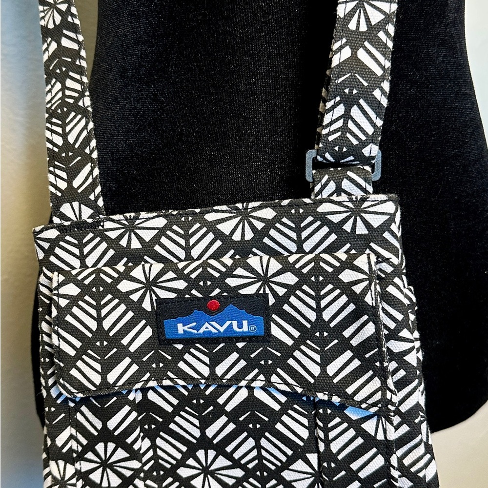 KAVU Geometric Black and White Crossbody Bag